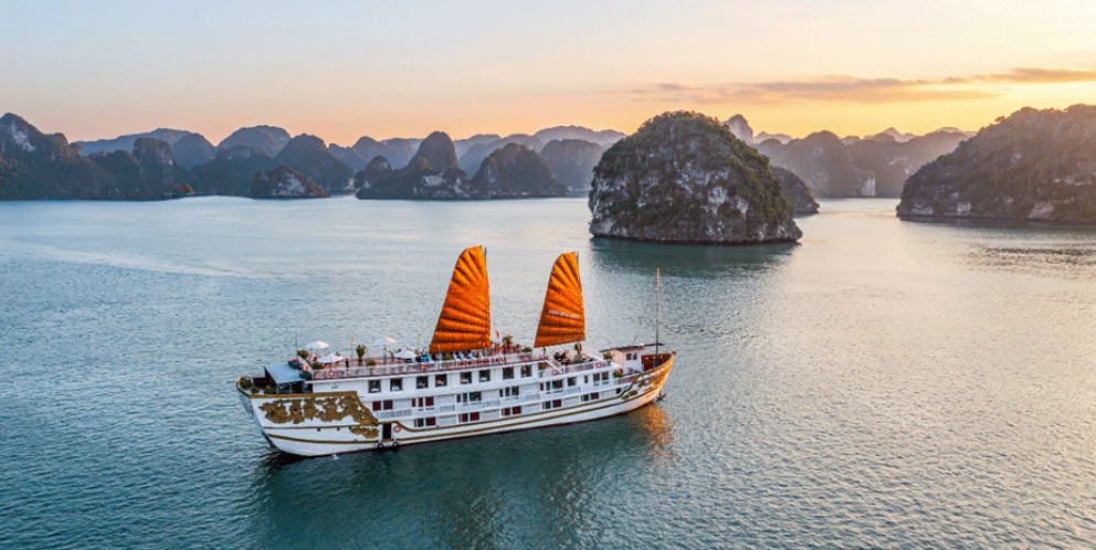 Deluxe Junk in Halong Bay